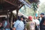 Wisatawan padati permukiman Badui sambil berburu durian Wisatawan padati permukiman Badui sambil berburu durian 