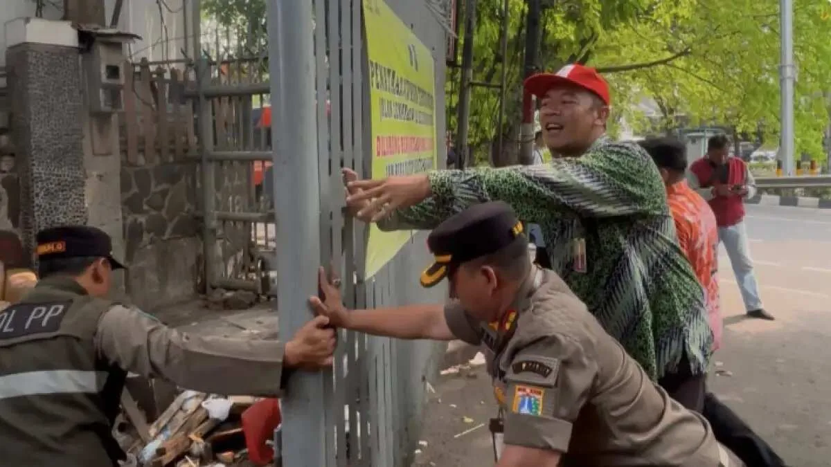 15 Tahun Terisolasi Pagar, Jalan Lematang Gambir Kembali Difungsikan untuk Warga 15 Tahun Terisolasi Pagar, Jalan Lematang Gambir Kembali Difungsikan untuk Warga