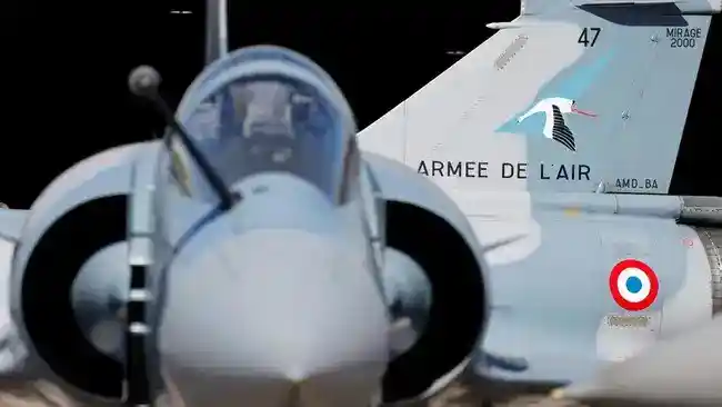 Jet Mirage 2000D Prancis Jatuh dalam Latihan, Satu Awak Tewas dan Satu Dicari