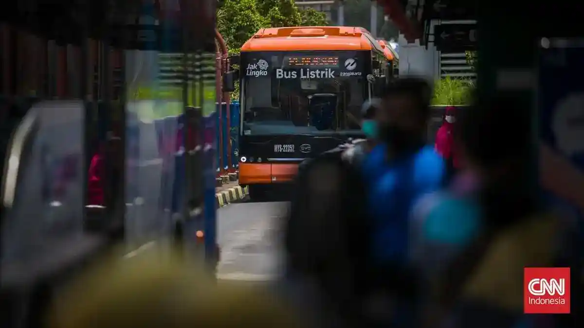 Pramono Minta Truk Bermuatan Berlebih Tak Masuk Jalur Busway Koridor 9