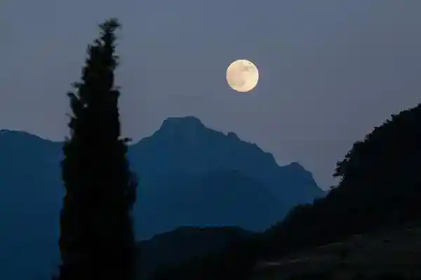 Purnama 26 Oktober dan Perigee 29 Oktober 2026: Potensi Dampaknya bagi Pesisir Indonesia
