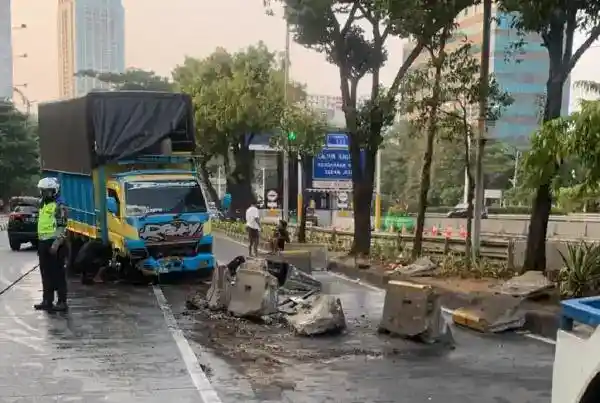 Pramono Minta Penindakan terhadap Truk ODOL yang Masuk Jalur Transjakarta