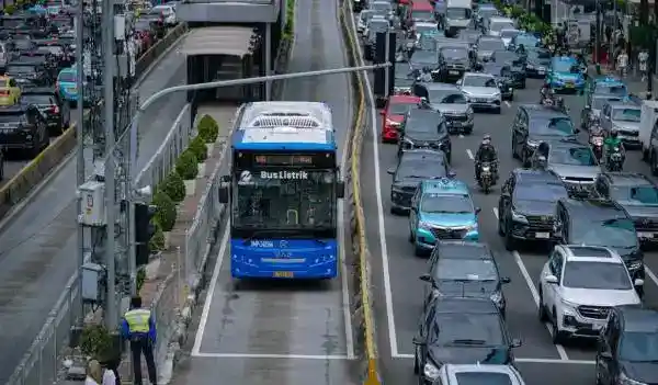 Pencari Kerja di Jakarta Bebas Tarif Transportasi Umum Mulai 2027