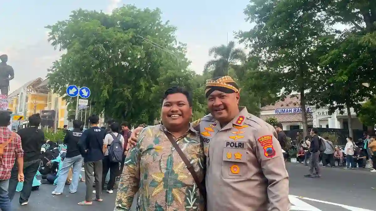 Guyonan dan Air Mineral Warnai Pengawalan Aksi Mahasiswa di Solo