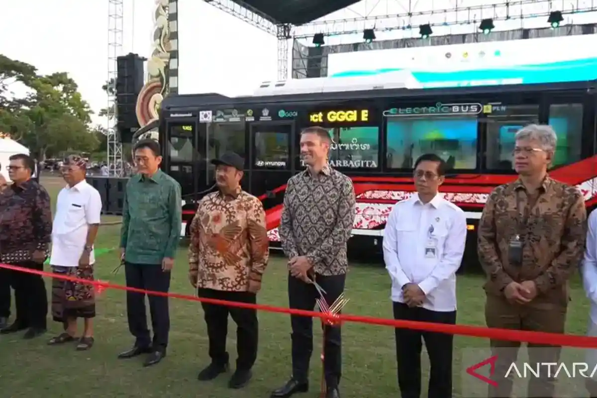 Bus Hibah Korea Jadi Pemacu Peralihan Transportasi Bersih di Bali