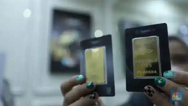 Harga Emas Antam Turun Rp10.000, Buyback Merosot Rp30.000