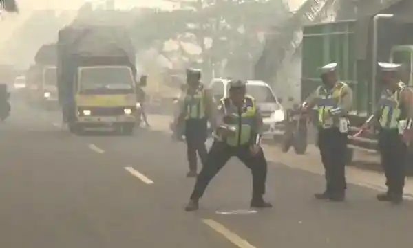 Asap Karhutla Diduga Picu Tabrakan Truk dan Motor yang Menewaskan Dua Orang di Sampit