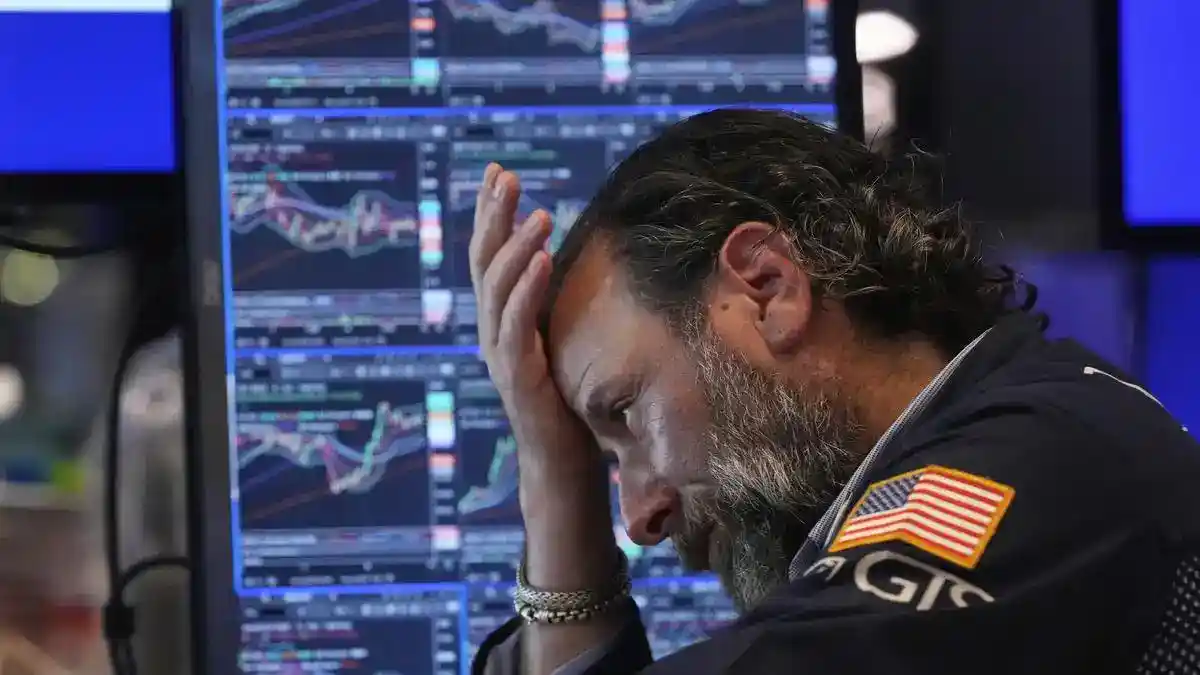 Tekanan Saham Teknologi Seret Wall Street, Dow Jones Ditutup Melemah