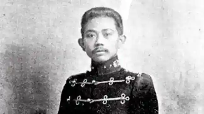 Mas Asmaoen: Dokter Indonesia Pertama dan Batas Kesetaraan pada Zaman Kolonial