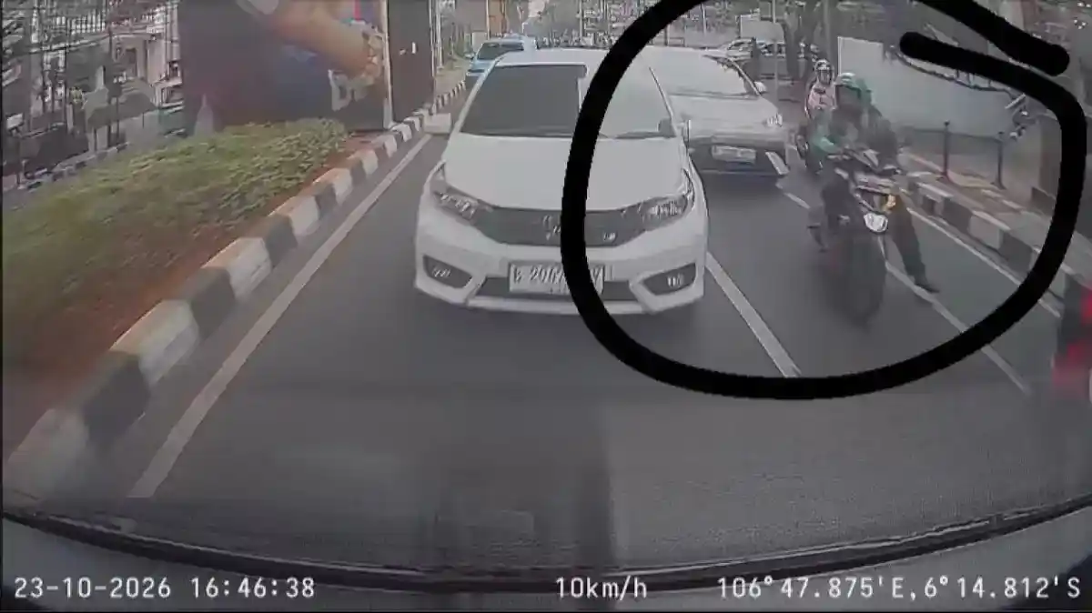Pengemudi Ojol Patah Tulang dalam Tabrakan di Panglima Polim, Grab Beri Pendampingan