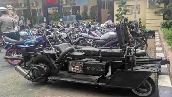 Vespa Berwujud Tank Tempur Terjaring Penertiban Lalu Lintas di Lamongan
