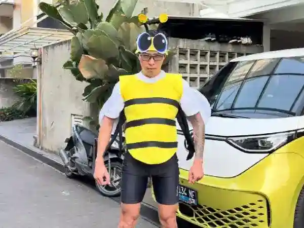 Kostum Lebah Dokter Tirta Curi Perhatian di Jakarta Running Festival 2026