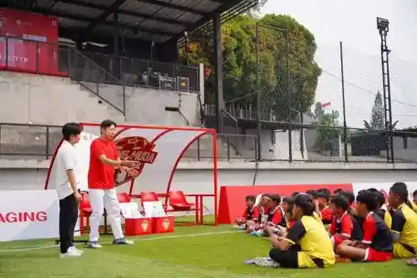 Shin Tae-yong Bina 40 Talenta Muda dalam Program Sepak Bola di Bogor
