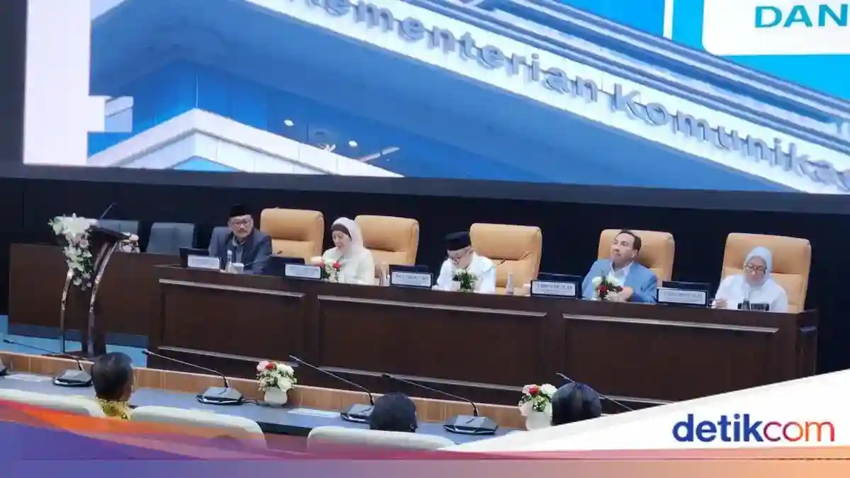 Menkomdigi Nilai YouTube dan Platform Meta Berisiko Tinggi bagi Anak