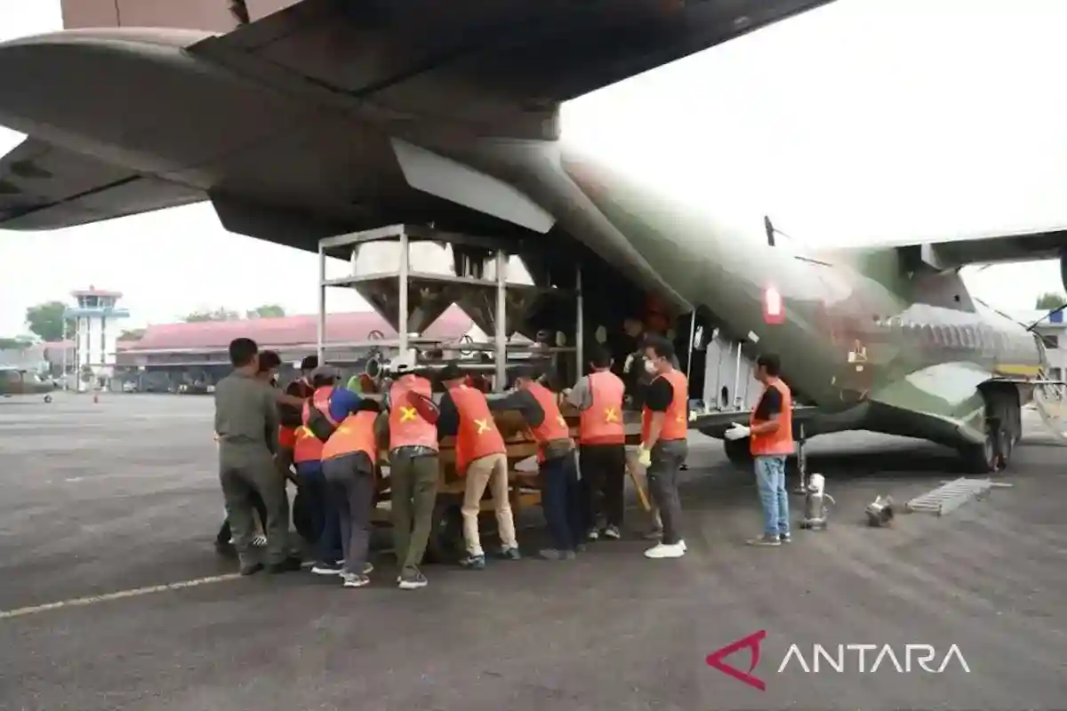 Tiga Pesawat TNI Dikerahkan untuk Modifikasi Cuaca di Kalimantan