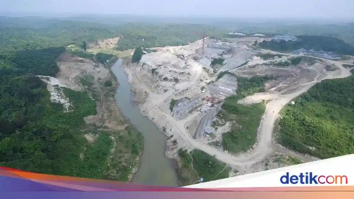 Kampung Somang Kembali Terlihat Saat Waduk Karian Mengering