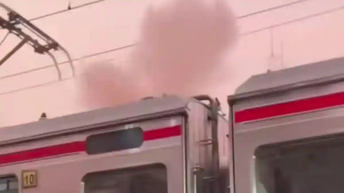 Gangguan Pantograf Picu Asap dan Percikan Api pada KRL di Stasiun Jakarta Kota