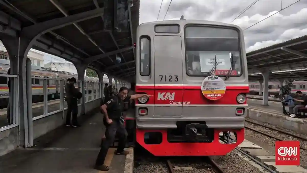 Percikan pada Pantograf Ganggu KRL Jakarta Kota–Bogor, Penumpang Dipindahkan