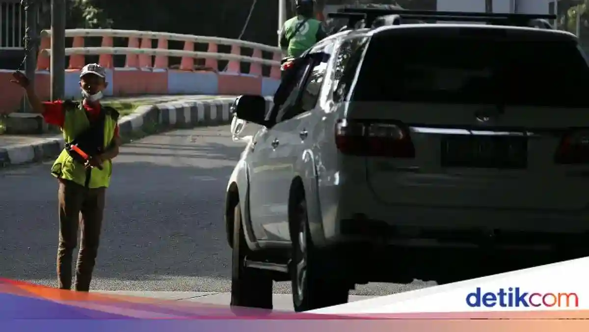 Pemprov DKI Minta Pengendara Tak Memberi Uang kepada Pak Ogah