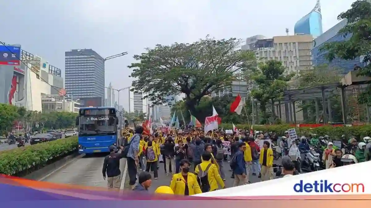 Aksi di Sejumlah Titik Jakarta Picu Imbauan Hindari Jalur DPR hingga Bundaran HI