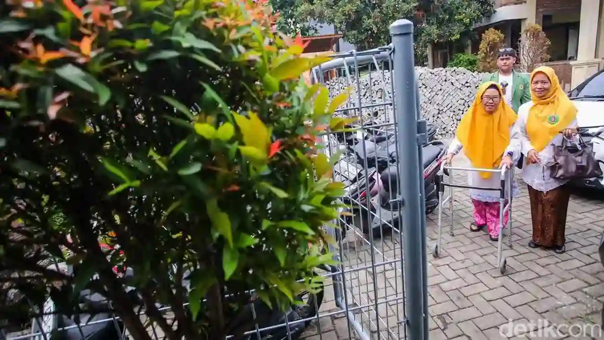 Belajar, Bergerak, dan Bermusik: Kegiatan Sekolah Lansia Fatmawati di Jakarta
