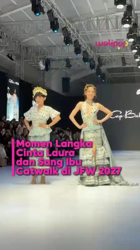 Cinta Laura dan Herdiana Kiehl Tampil Serasi di Runway Jakarta Fashion Week 2027