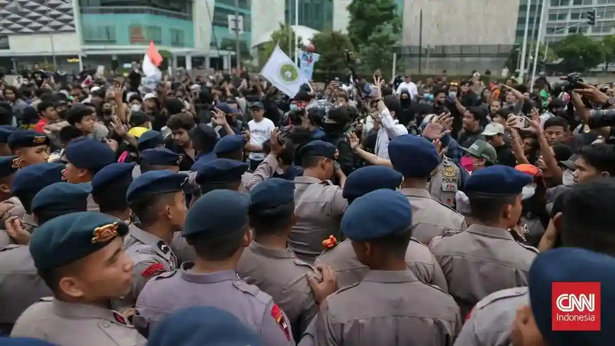 Gas Air Mata Warnai Aksi 28 Oktober, Pengendara di Jakarta Pusat Diminta Putar Balik