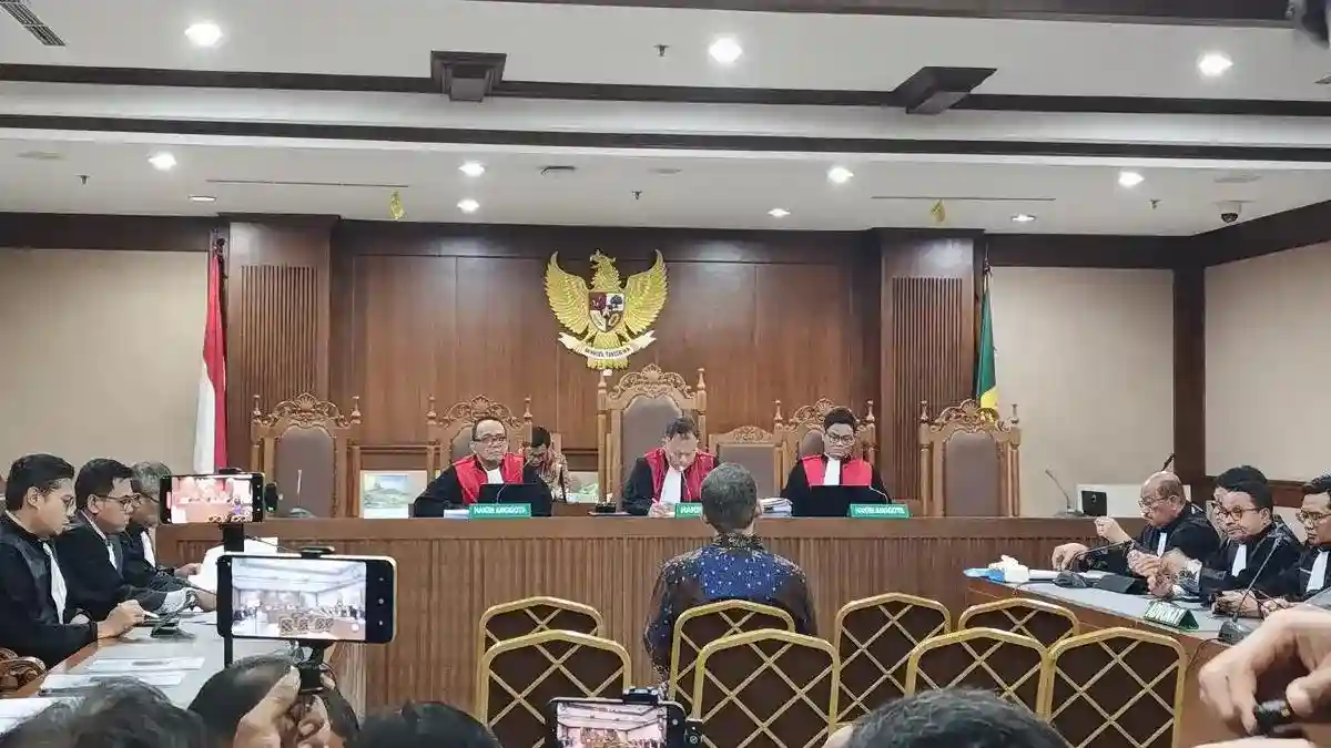 Dakwaan terhadap Silmy Karim: Gratifikasi dan Pemerasan Urus Izin Tinggal WNA