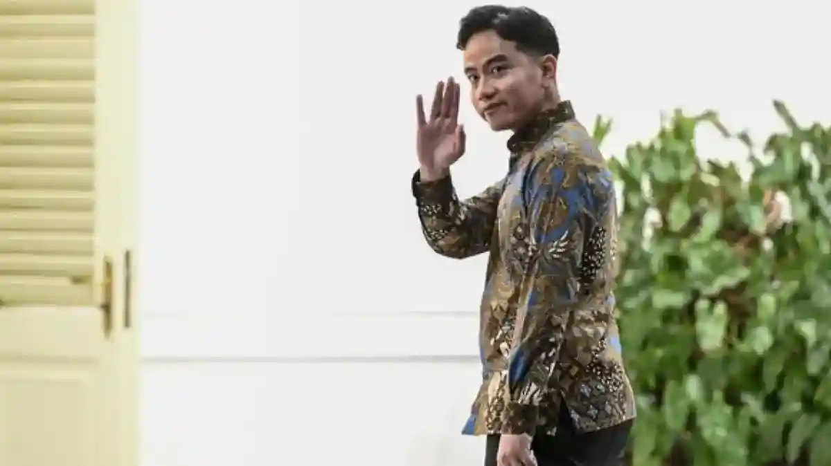 Gibran Perlihatkan Berkas Riwayat Pendidikan dalam Sidang di PTUN Jakarta