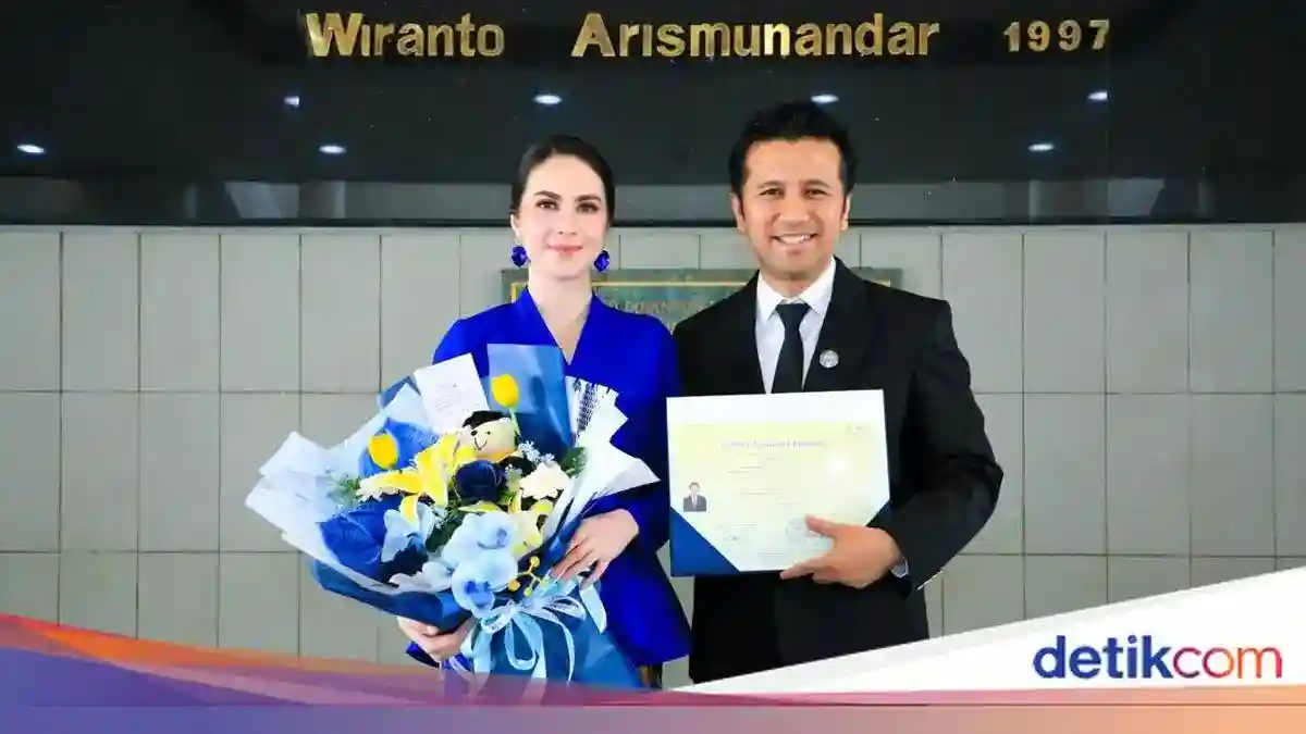 Emil Dardak Raih Predikat Lulusan Terbaik Program Profesi Insinyur ITB