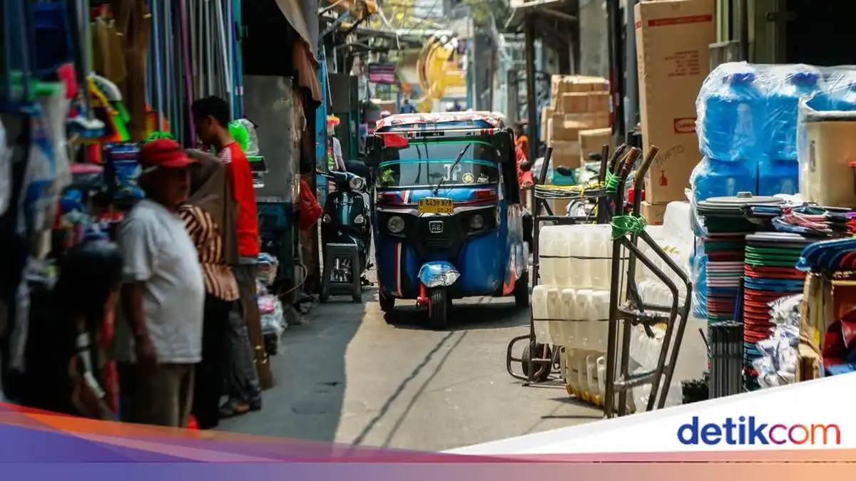 Bajaj Jakarta Bertahan di Tengah Sepinya Penumpang dan Ketatnya Persaingan Bajaj Jakarta Bertahan di Tengah Sepinya Penumpang dan Ketatnya Persaingan