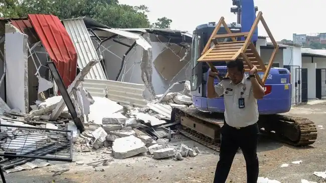 Temuan Klaster Mewah Cibinong Berujung Sanksi bagi 17 Pegawai Imipas Temuan Klaster Mewah Cibinong Berujung Sanksi bagi 17 Pegawai Imipas