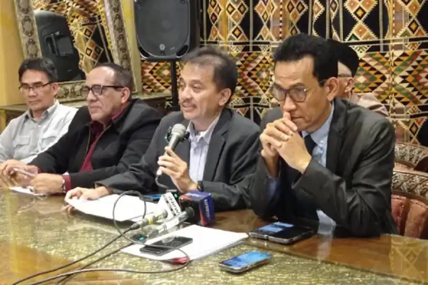 Roy Suryo Paparkan Dugaan Kejanggalan Skripsi Jokowi dalam Kasus Ijazah Roy Suryo Paparkan Dugaan Kejanggalan Skripsi Jokowi dalam Kasus Ijazah