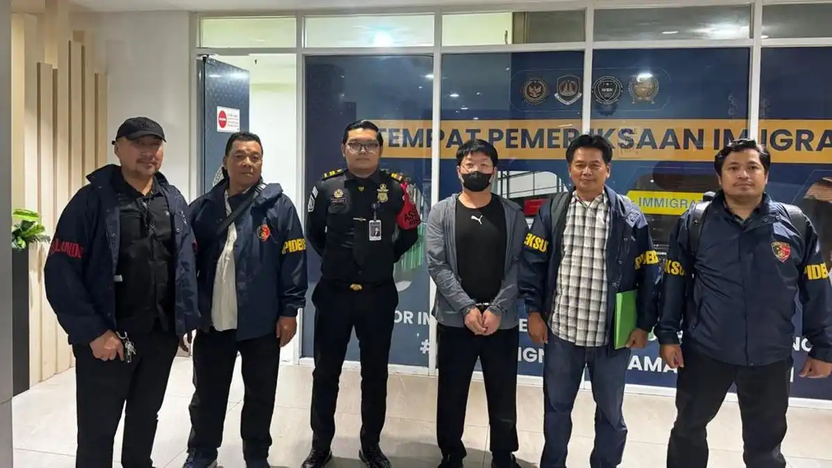 Bareskrim Menangkap Tatang Winata, Buronan Perkara Impor Ilegal dari Korea Selatan Bareskrim Menangkap Tatang Winata, Buronan Perkara Impor Ilegal dari Korea Selatan