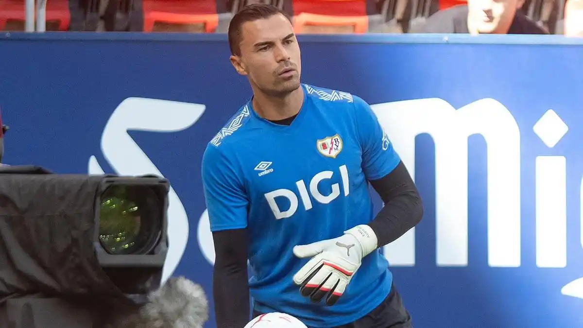 Emil Audero Dipuji Pelatih Rayo Vallecano Setelah Jadi Penentu Juara Timnas Indonesia
