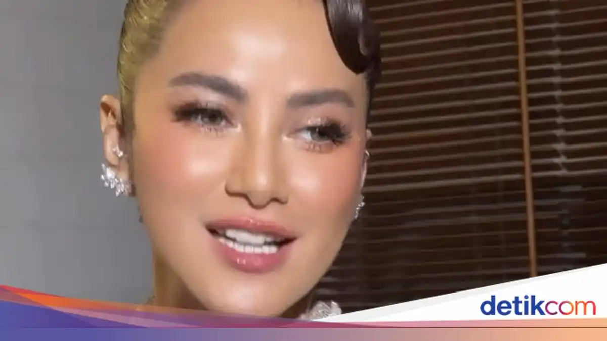 Olla Ramlan Ungkap Sikap Bahagia saat Hadiri Pernikahan Aufar Hutapea Olla Ramlan Ungkap Sikap Bahagia saat Hadiri Pernikahan Aufar Hutapea