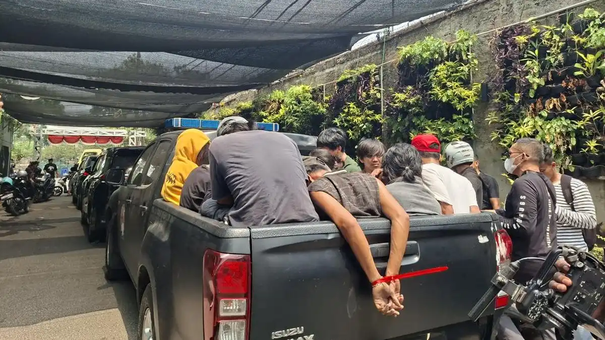 24 Orang Diamankan dalam Penggerebekan Narkoba di Kampung Ambon dan Kampung Boncos 24 Orang Diamankan dalam Penggerebekan Narkoba di Kampung Ambon dan Kampung Boncos