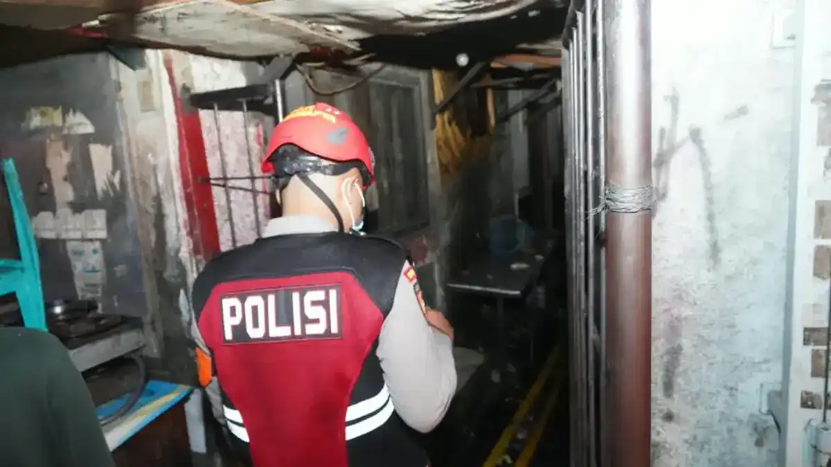 Kebakaran Permukiman Padat di Kramat Pulo Menghanguskan 50 Bangunan