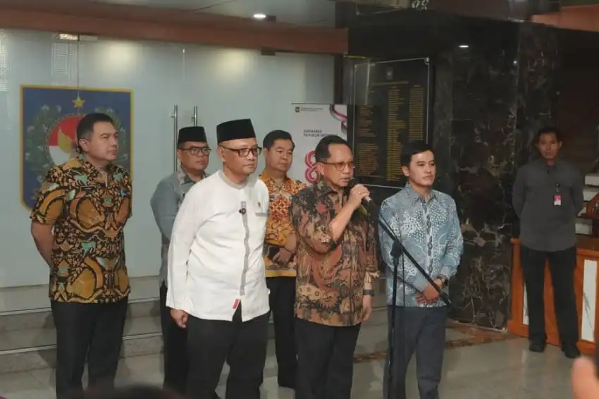 Mendagri Minta Pemda Perkuat Pembenahan Layanan Haji dan Umrah Mendagri Minta Pemda Perkuat Pembenahan Layanan Haji dan Umrah