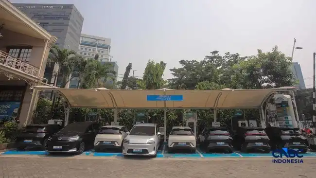 Lonjakan Kendaraan Listrik Mulai Terlihat dari Antrean SPKLU di Jakarta