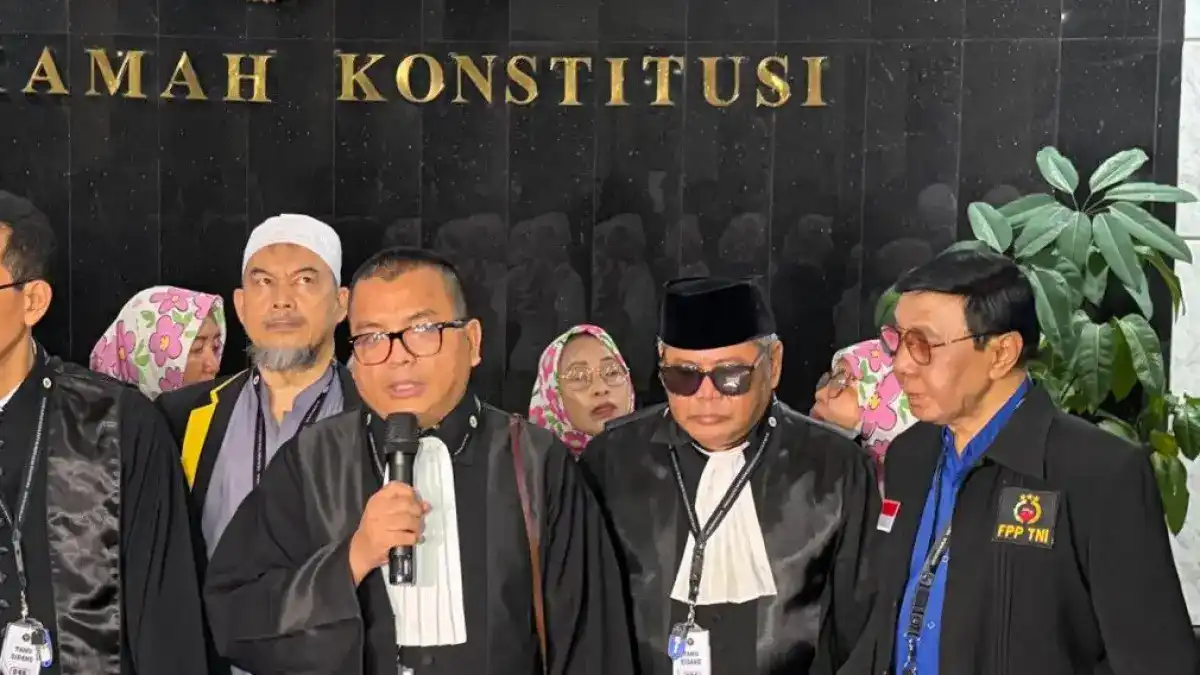 Denny Indrayana Minta Prabowo Tegaskan Sikap atas Putusan MK soal Ijazah Gibran Denny Indrayana Minta Prabowo Tegaskan Sikap atas Putusan MK soal Ijazah Gibran