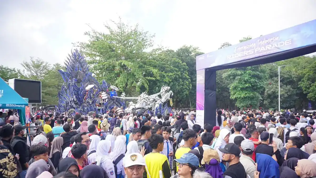 Angin Ribut Pasongsongan Meriahkan Parade Pembalap MotoGP Mandalika 2026 di Mataram