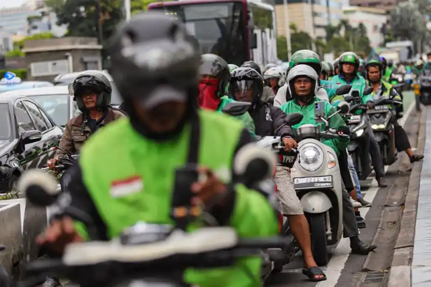 Rencana Penyetaraan Ojol sebagai Angkutan Umum dan Konsekuensinya bagi Pengemudi Rencana Penyetaraan Ojol sebagai Angkutan Umum dan Konsekuensinya bagi Pengemudi