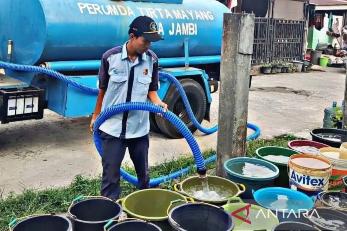 Penanganan Kekeringan di Jambi: Distribusi Air Bersih Capai 1,93 Juta Liter Penanganan Kekeringan di Jambi: Distribusi Air Bersih Capai 1,93 Juta Liter
