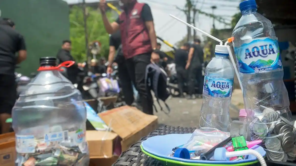Penggeledahan Kampung Ambon dan Kampung Boncos Ungkap Sewa Lapak serta Bong Narkoba