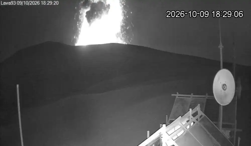 Erupsi Gunung Anak Krakatau Terjadi di Selat Sunda, Warga Diminta Menjauh 2 Kilometer