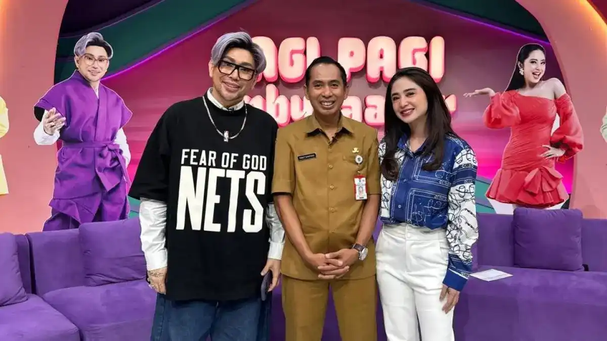 Pak Ribut dari Lumajang Tetap Memilih Mengajar Meski Namanya Viral