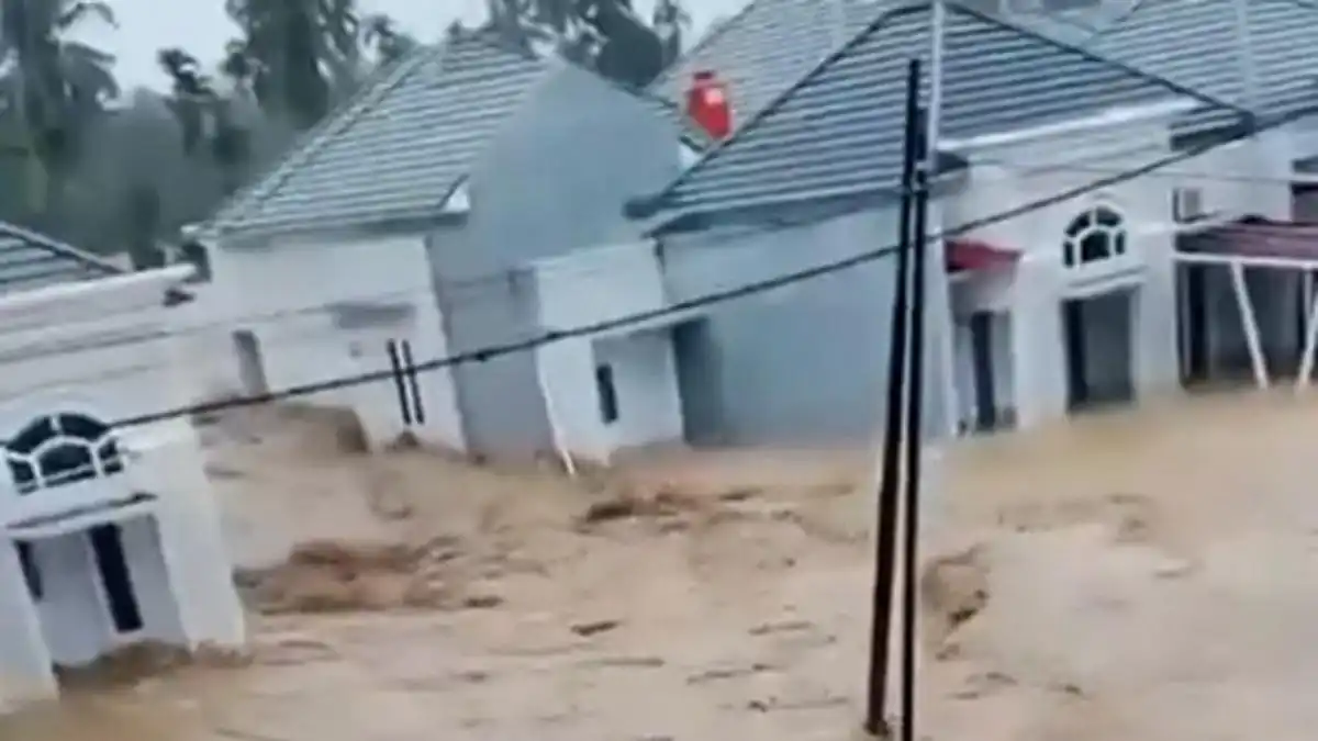 Banjir Menggenangi Tiga Kecamatan di Padang, Pendataan 225 KK Masih Berlangsung