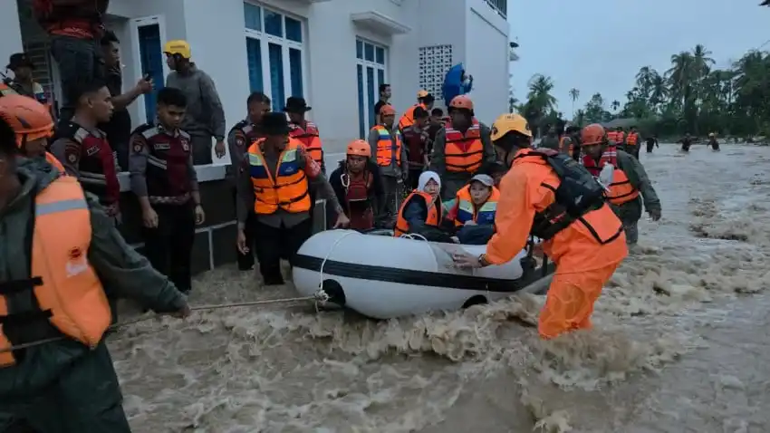 55 Warga Terdampak Banjir di Padang Dievakuasi Tim SAR