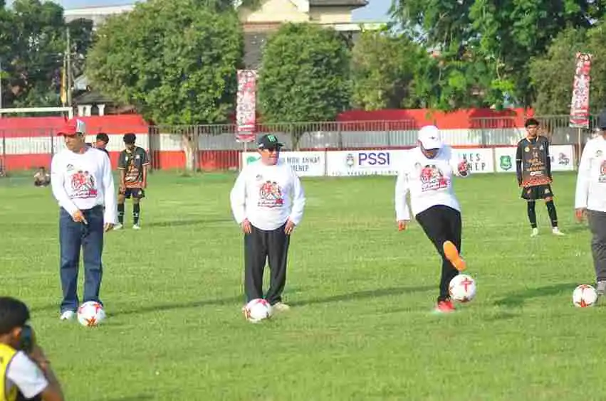 27 Tim dari Seluruh Kecamatan Ikuti Kompetisi Sepak Bola U-17 di Sumenep